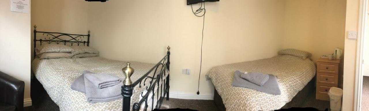 The Black Horse Hotel Гул Екстер'єр фото